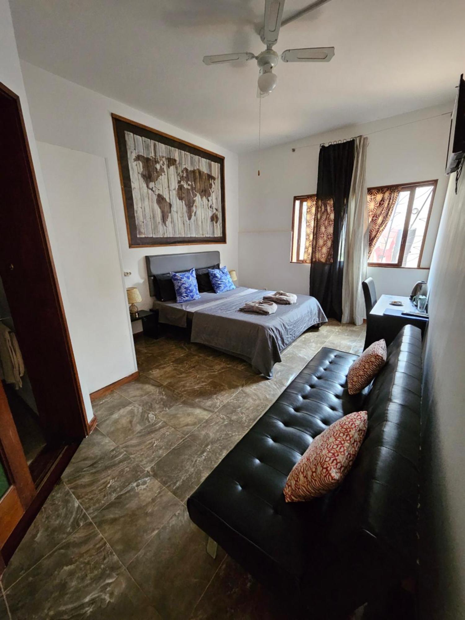 Blue Eagle Guesthouse - Casa De Hospedes Santa Maria Eksteriør billede